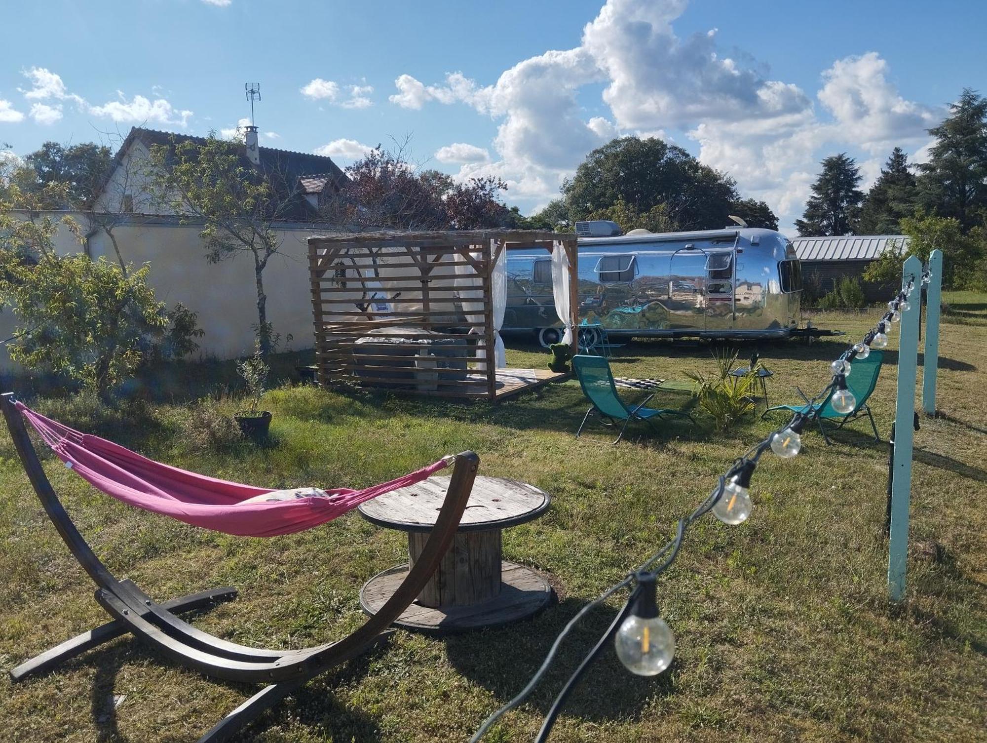 Vintage Camp Hotel Chabris Exterior photo
